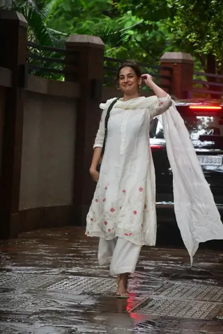 Aisha Sharma spotted in the city  thumbnail