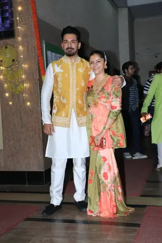 Rubina Dilaik, Abhinav Shukla, Samarth Jurel and others grace Ankita Lokhande and Vicky Jain’s Gauri Ganpati celebrations thumbnail