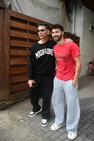Varun Dhawan, Karan Johar and Hrithik Roshan snapped in the city thumbnail