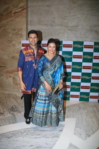 Divyanka Tripathi, Vivek Dahiya and other celebs attend Funcho Garba celebrations thumbnail