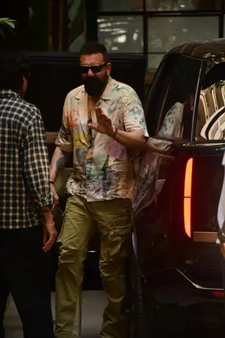Sanjay Dutt snapped in Juhu thumbnail