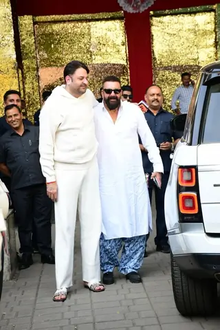 Sanjay Dutt snapped at Airport thumbnail