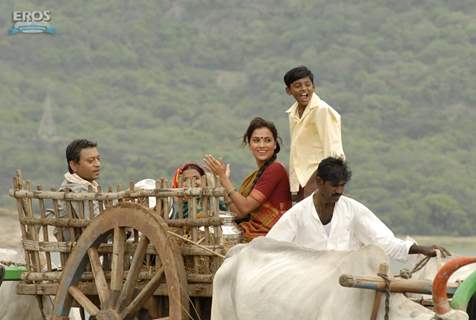 Irfan and Lara sitting on a bullock cart