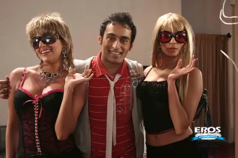 Shama and Aarti standing with Shaad