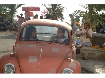 Salman and Priyanka sitting on a car