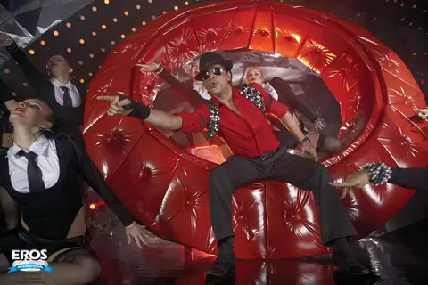 Shahrukh Khan performing on stage