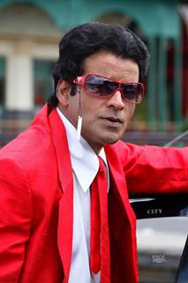 Manoj Bajpai in Money Hai Toh Honey Hai