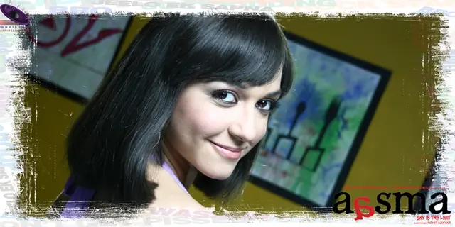Wallpaper of Aasma introducing Nauheed Cyrusi