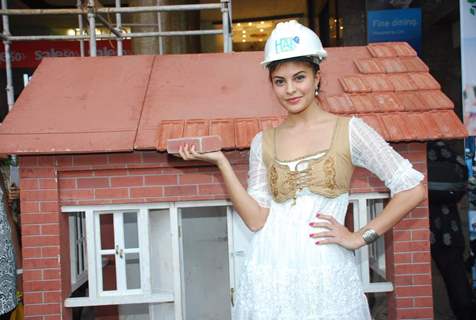 Jacqueline Fernandes promotes Habitat for Humanity cause at Phoenix Mills