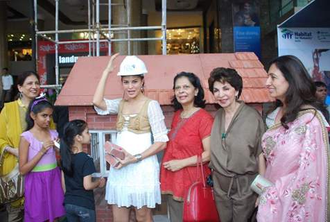 Jacqueline Fernandes promotes Habitat for Humanity cause at Phoenix Mills