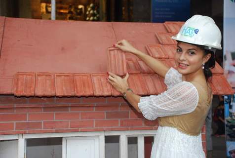 Jacqueline Fernandes promotes Habitat for Humanity cause at Phoenix Mills