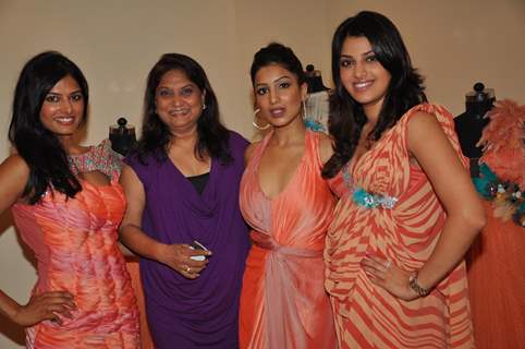 Nisha sagar with her muses Priyanka, Anushka, Anu Ranja & actress Pallavi Sharda