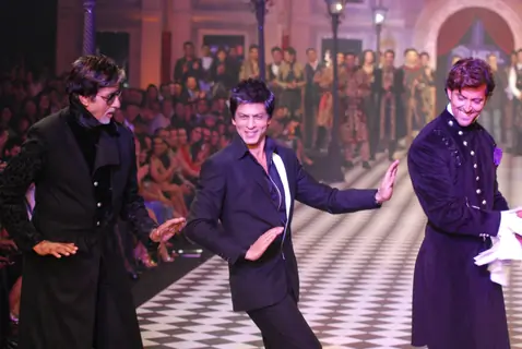 Amitabh Bachchan, Shahrukh Khan and Hrithik Roshan at HDIL India Couture Week 2010 Day