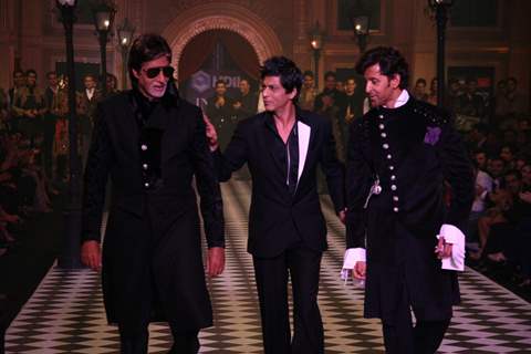 Amitabh Bachchan, Shahrukh Khan and Hrithik Roshan at HDIL India Couture Week 2010