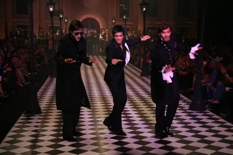 Amitabh Bachchan, Shahrukh Khan and Hrithik Roshan at HDIL India Couture Week 2010