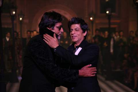 Amitabh Bachchan and Shahrukh Khan at HDIL India Couture Week 2010