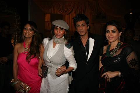 Shahrukh Khan with wife Gauri Khan at HDIL India Couture Week 2010