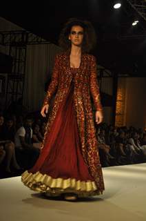 Model on the ramp for designer Rohit Bal Collection at HDIL day 3