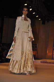 Model on the ramp for designer Rohit Bal Collection at HDIL day 3