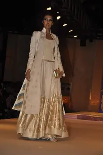 Model on the ramp for designer Rohit Bal Collection at HDIL day 3