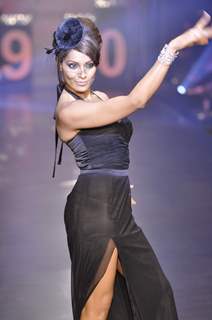 Bipasha Basu in Being Human show at HDIL India Couture Week 2010