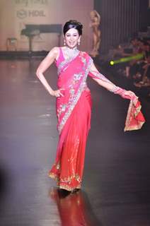 Karishma Kapoor in Being Human show at HDIL India Couture Week 2010