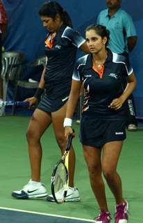 Sania Mirza, paired with Rushmi Chakravarthi, during the women's doubles finals bronze medal match against compatriots Sanjeev Nirupama and Venkatesha Poojashree at the 19 th Commonwealth Games,in New Delhi on Sunday