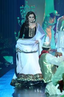 Rani Mukherjee in Being Human show at HDIL India Couture Week 2010