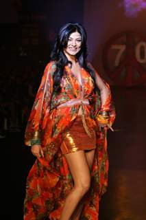 Sushmita Sen in Being Human show at HDIL India Couture Week 2010