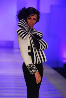 Model walks the ramp for Shahab Durazi at HDIL India Couture Week 2010