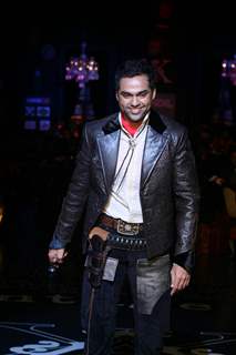 Abhay Deol walks for Arjun Khanna at HDIL India Couture Week 2010