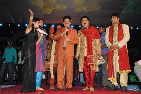 Udit Narayan at Navratri Dandiya 2010 in Borivali