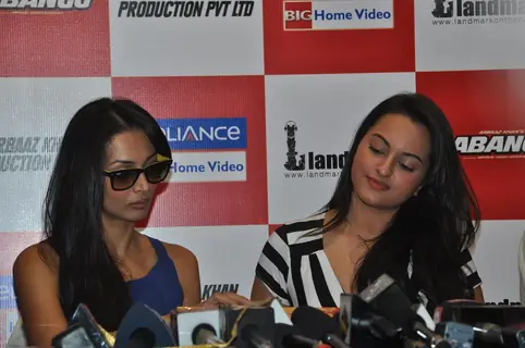 Sonakshi Sinha and Malaika Arora Khan at DVD launch of the movie Dabangg