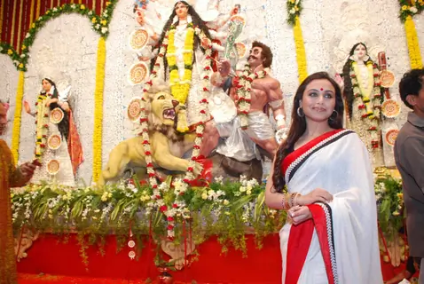 Rani Mukherjee at Durga puja at Santacruz