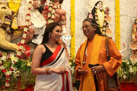 Rani Mukherjee at Durga puja at Santacruz