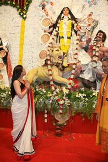 Rani Mukherjee at Durga puja at Santacruz