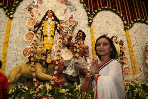 Rani Mukherjee at Durga puja at Santacruz