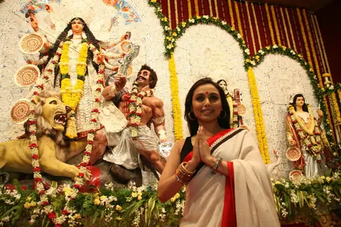 Rani Mukherjee at Durga puja at Santacruz