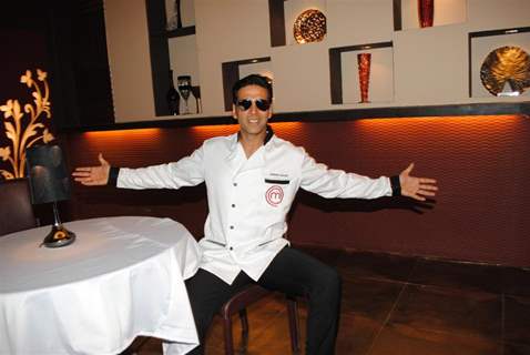 Akshay Kumar on the set of Amul Master Chef India