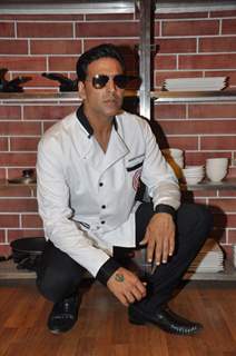 Akshay Kumar show the set of Amul Master Chef at Film City