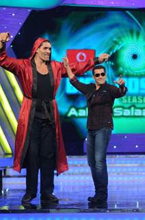 Salman and WWE Superstar The Great Khali doing bangra