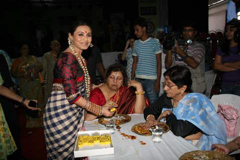 Rani Mukherjee at Durga puja at Santacruz