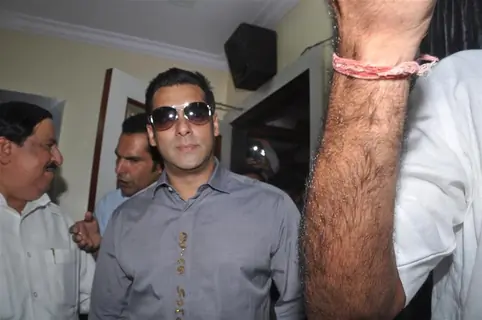 Salman Khan inaugurates Computer classes for Underprivileged Kids