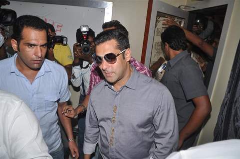 Salman Khan inaugurates Computer classes for Underprivileged Kids