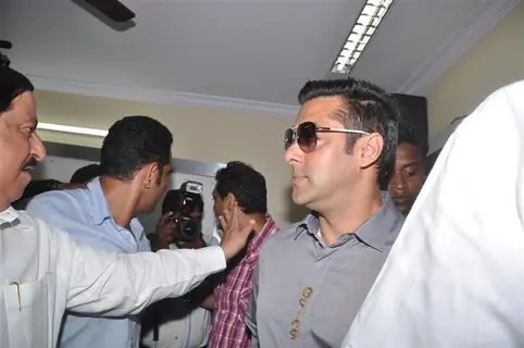 Salman Khan inaugurates Computer classes for Underprivileged Kids