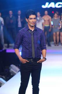 Manish Malhotra on Vero Moda show at Mahalaxmi race course