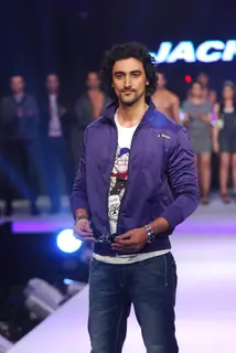 Kunal Kapoor on Vero Moda show at Mahalaxmi race course