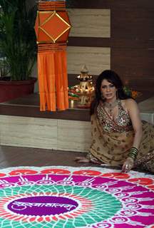 Bollywood actress Poonam Jhawer covered photoshoot for Festival “Deepawali” in between Colourful Rangoli & Candles