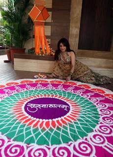 Bollywood actress Poonam Jhawer covered photoshoot for Festival “Deepawali” in between Colourful Rangoli & Candles