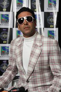 Akshay Kumar promote 'Action Replayy' on Kaun Banega Crorepati 4 at Film City